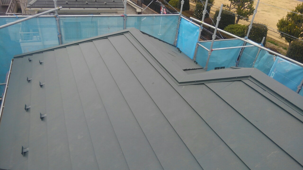 川越市S様邸　スレート屋根にガルバリウム屋根をカバー工法しました。