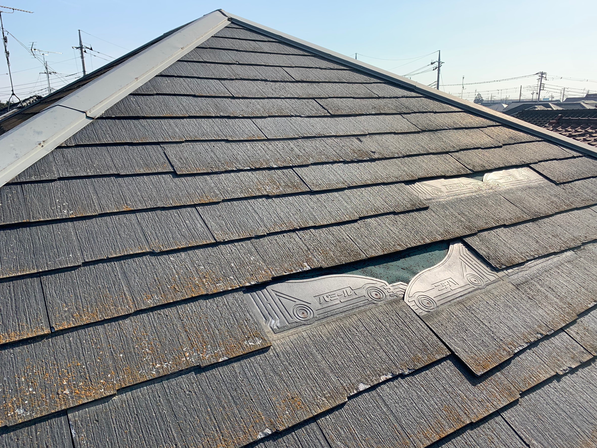 川越市T様邸　台風の影響により落下してしまったスレート屋根材の上にガルバリウム屋根を重ね葺きしました。
