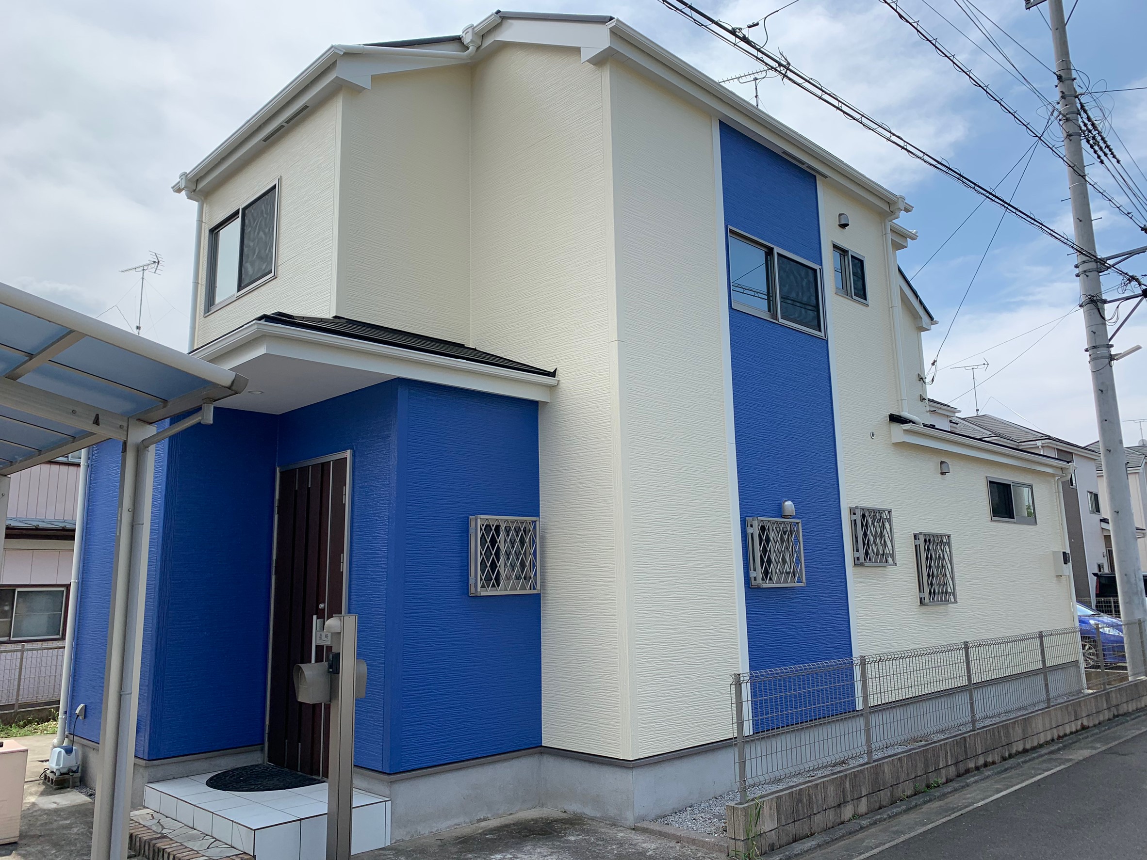 川越市Ｉ様邸　屋根、外壁塗装工事　ブルーのアクセント色を入れ外壁が明るくなりました。