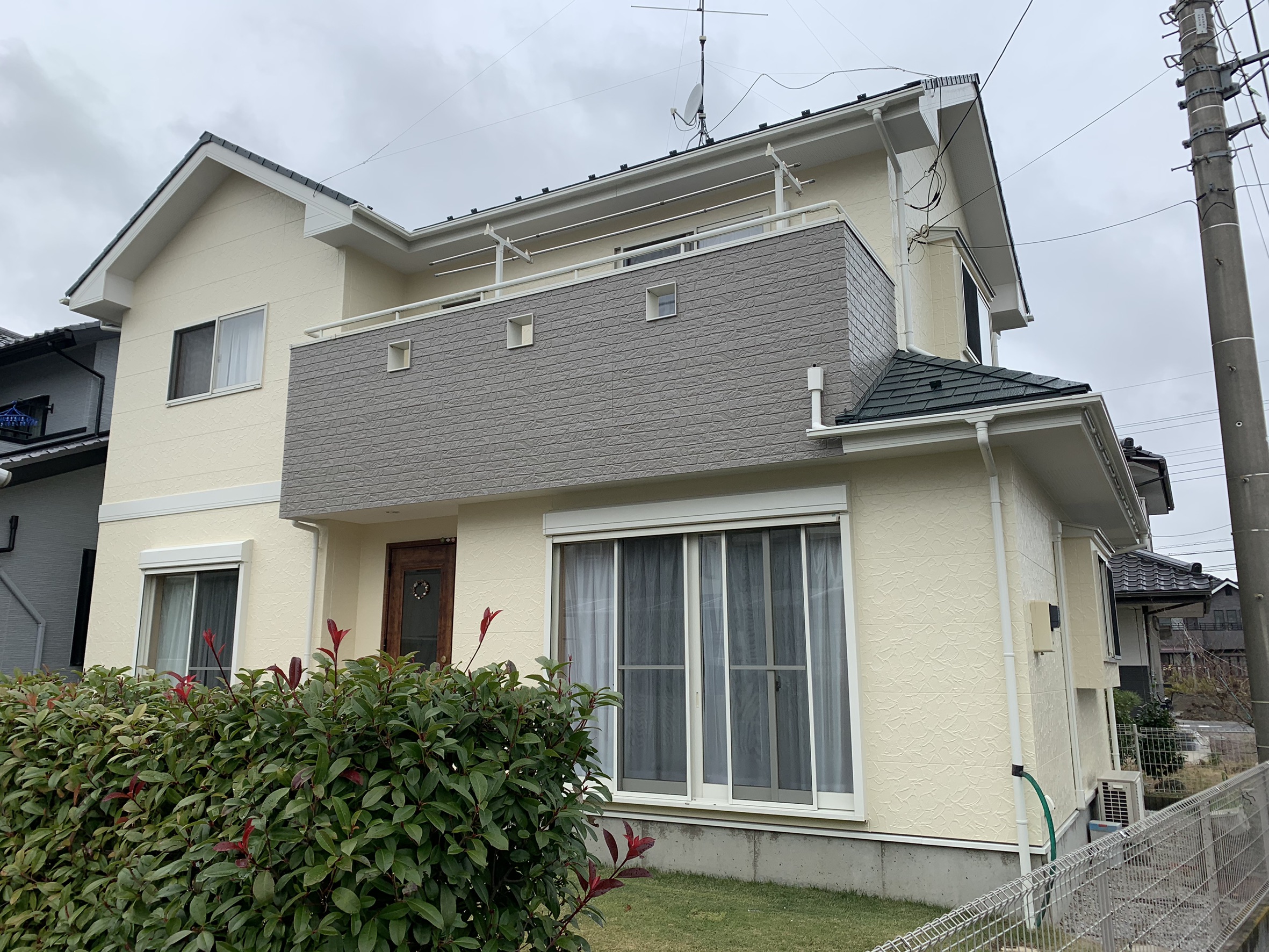 川越市M様邸　屋根、外壁塗装工事　屋根をモスグリーン色に変更し落ち着いたイメージになりました。